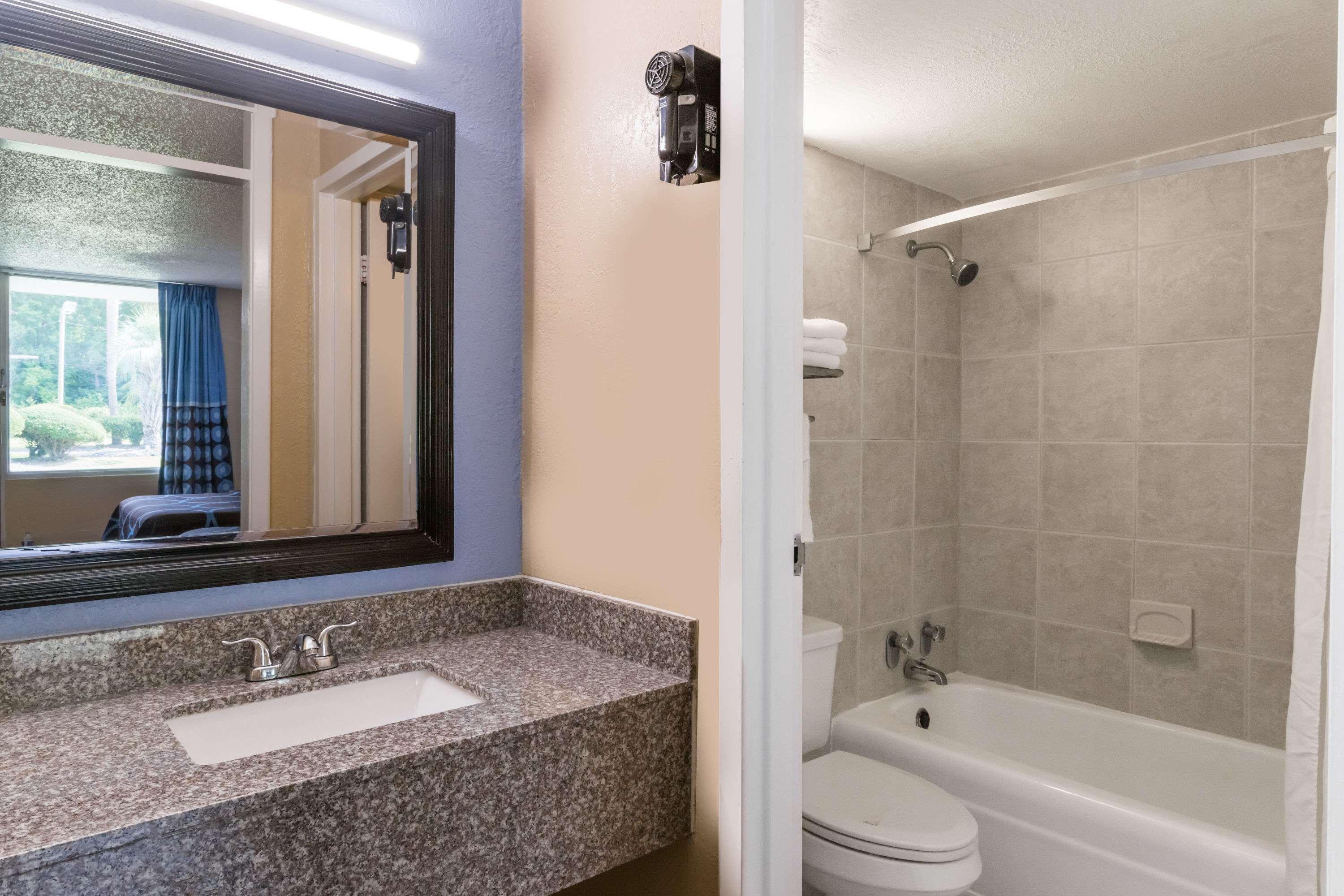 ซูเปอร์ 8 บาย วินด์แฮม ฮาร์ดีวิลล์ Motel ภายนอก รูปภาพ